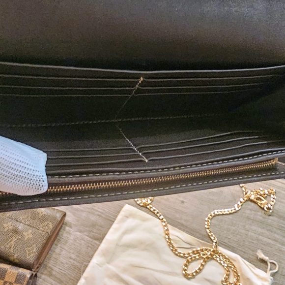 Gucci heart long wallet. Comes with dust bag and chain EUC - Picture 5 of 12